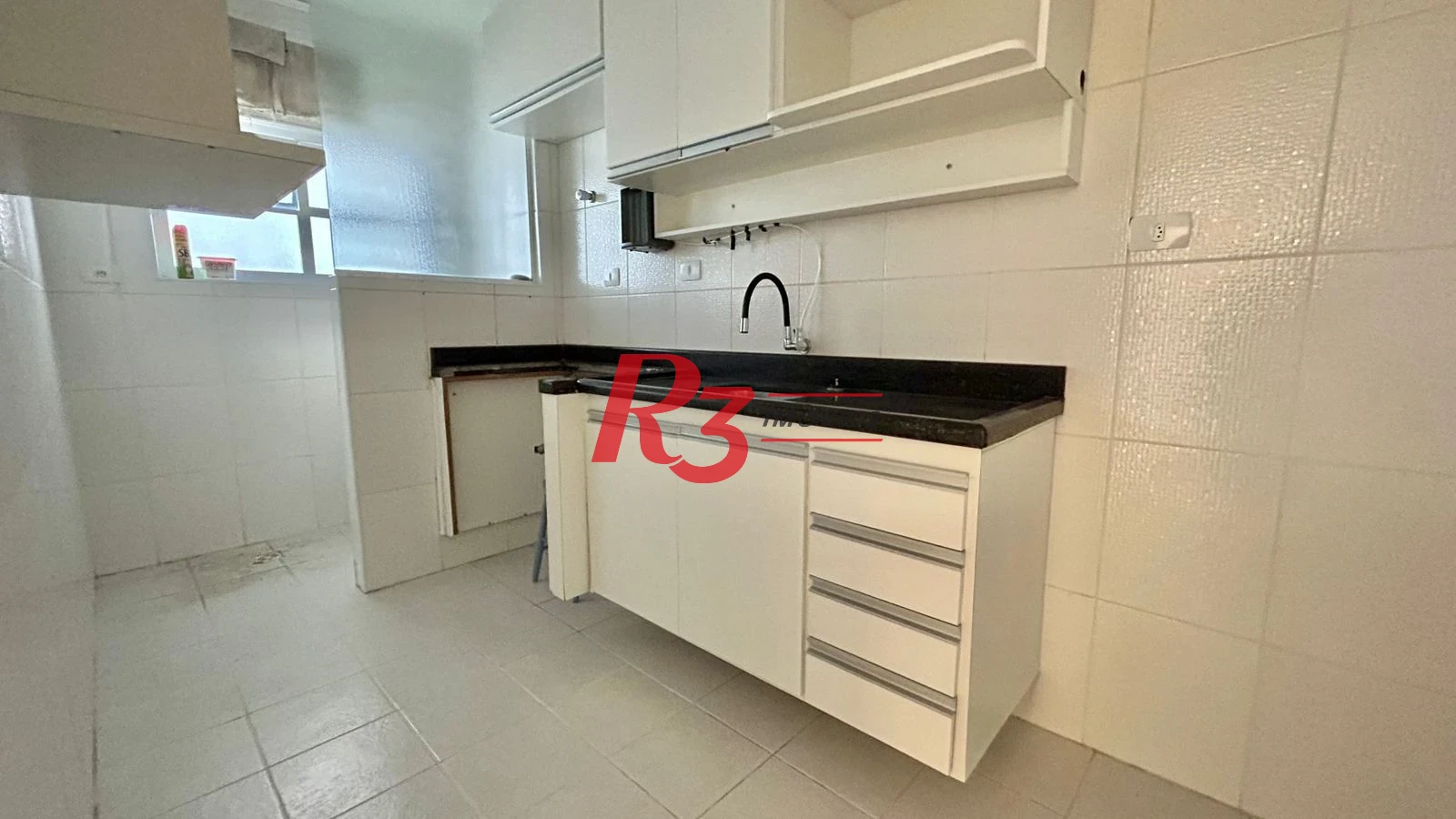 Apartamento com 2 dormitórios para alugar, 67 m² por R$ 3.950,00/mês - Gonzaga - Santos/SP