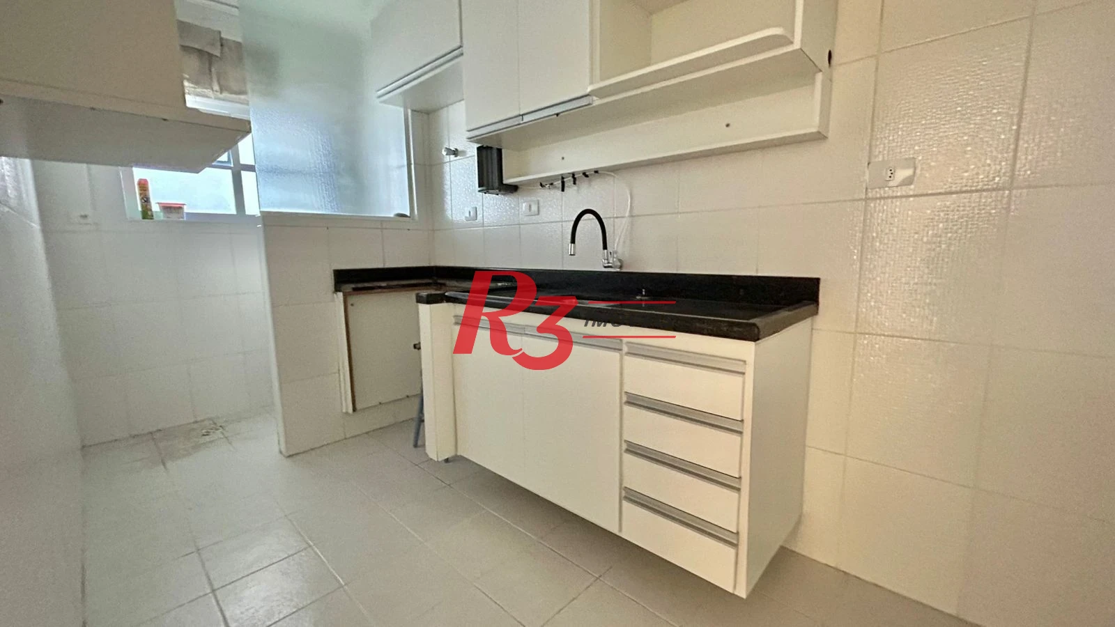 Apartamento com 2 dormitórios para alugar, 67 m² por R$ 3.950,00/mês - Gonzaga - Santos/SP