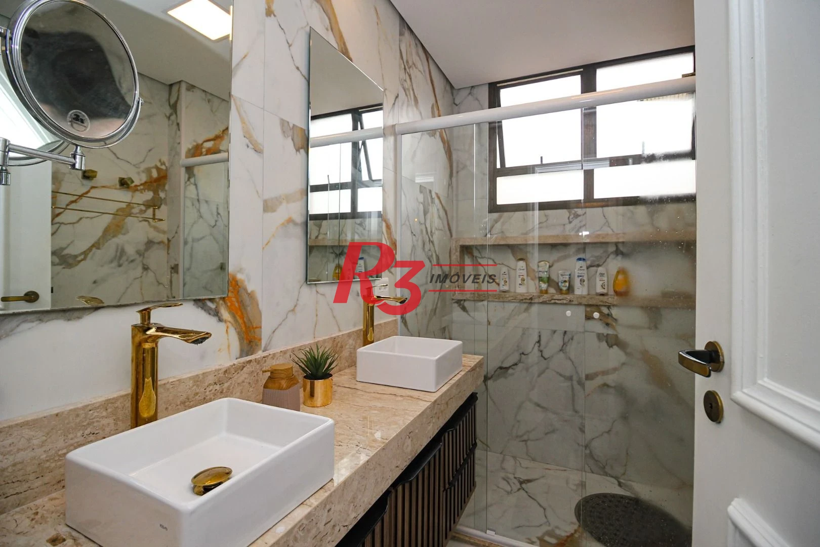 Apartamento com 3 dormitórios à venda, 117 m² por R$ 1.650.000,00 - Boqueirão - Santos/SP