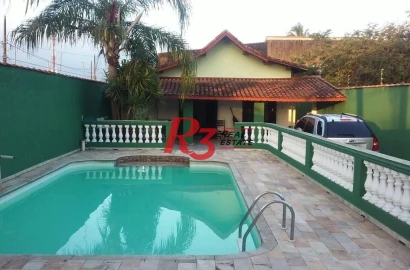 Casa com 3 dormitórios à venda, 166 m² por R$ 650.000,00 - Maracanã - Praia Grande/SP