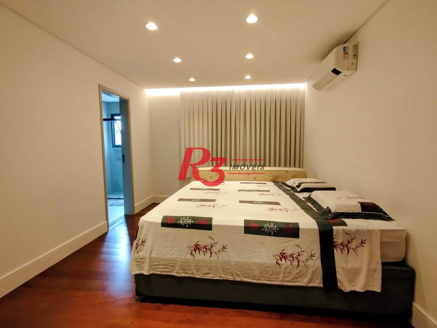 Apartamento com 4 dormitórios à venda, 318 m² por R$ 3.400.000,00 - Gonzaga - Santos/SP