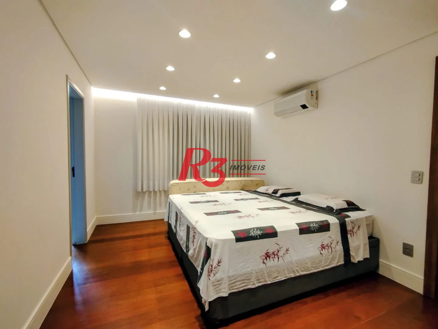 Apartamento com 4 dormitórios à venda, 318 m² por R$ 3.400.000,00 - Gonzaga - Santos/SP