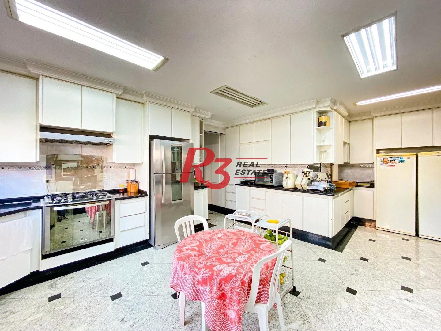 Cobertura com 4 dormitórios à venda, 800 m² por R$ 4.000.000,00 - Vila Guilhermina - Praia Grande/SP