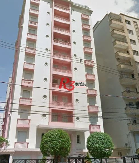 Oportunidade à venda a 1 quadra da orla do Boqueirão, em Santos, com 2 quartos, 1 com sacada, prédio com elevadores e portaria.