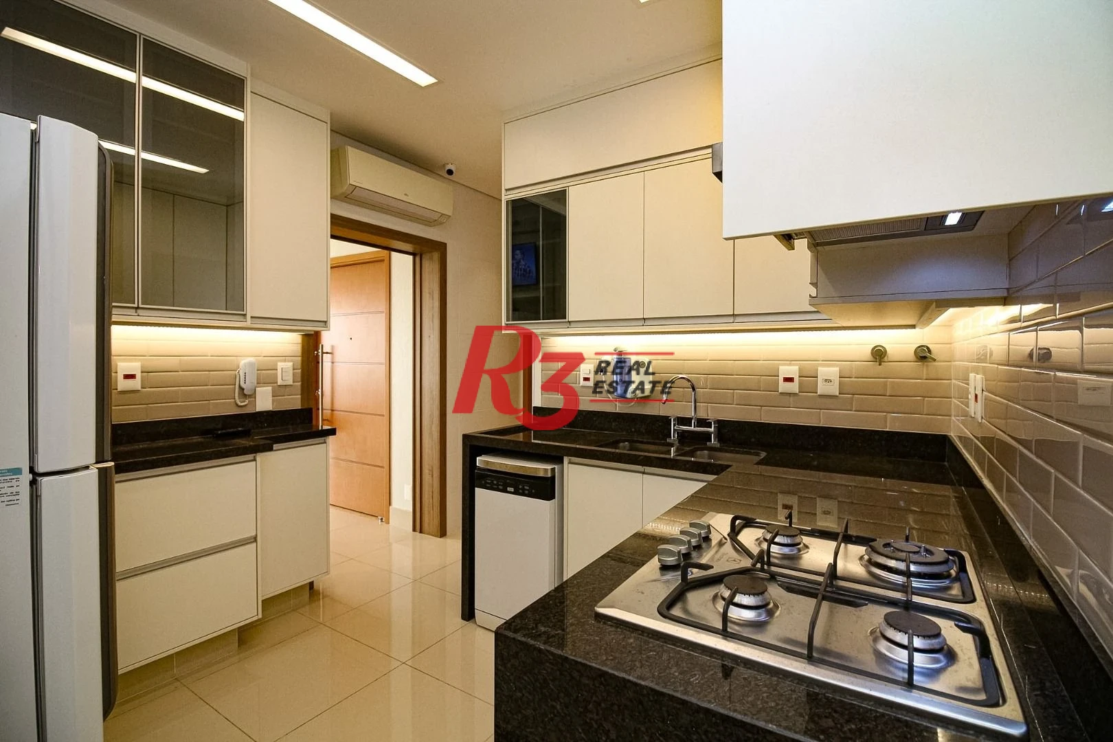 Apartamento com 3 dormitórios à venda, 170 m² por R$ 2.490.000,00 - Boqueirão - Santos/SP