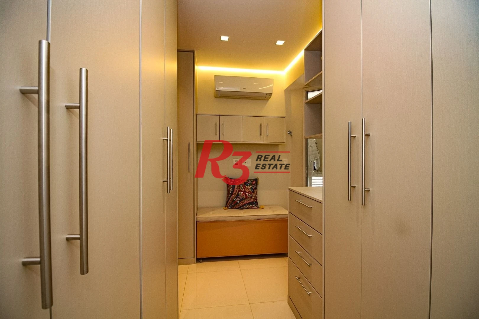 Apartamento com 3 dormitórios à venda, 170 m² por R$ 2.490.000,00 - Boqueirão - Santos/SP