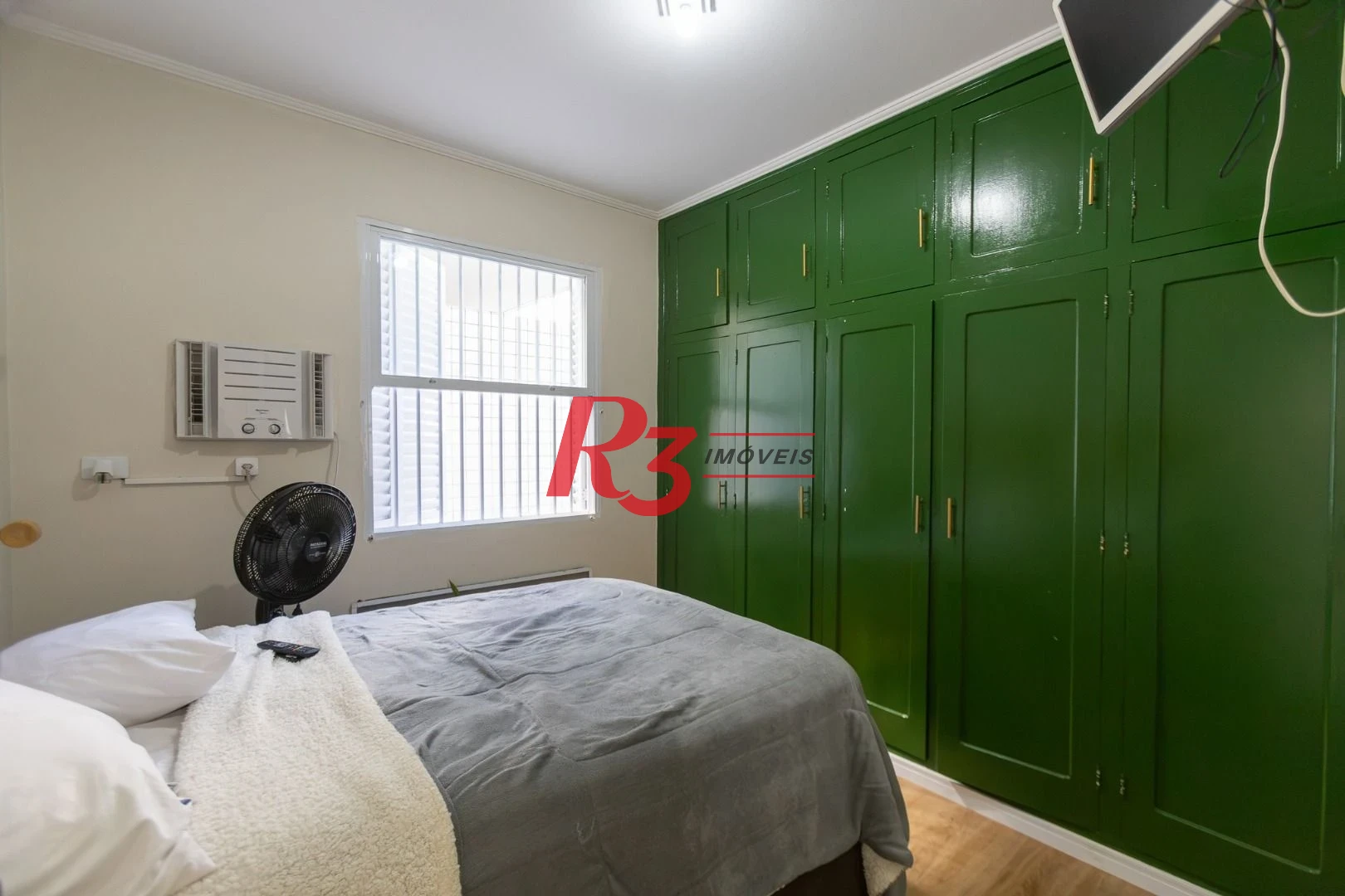 Apartamento com 2 dormitórios à venda, 67 m² por R$ 470.000,00 - Gonzaga - Santos/SP