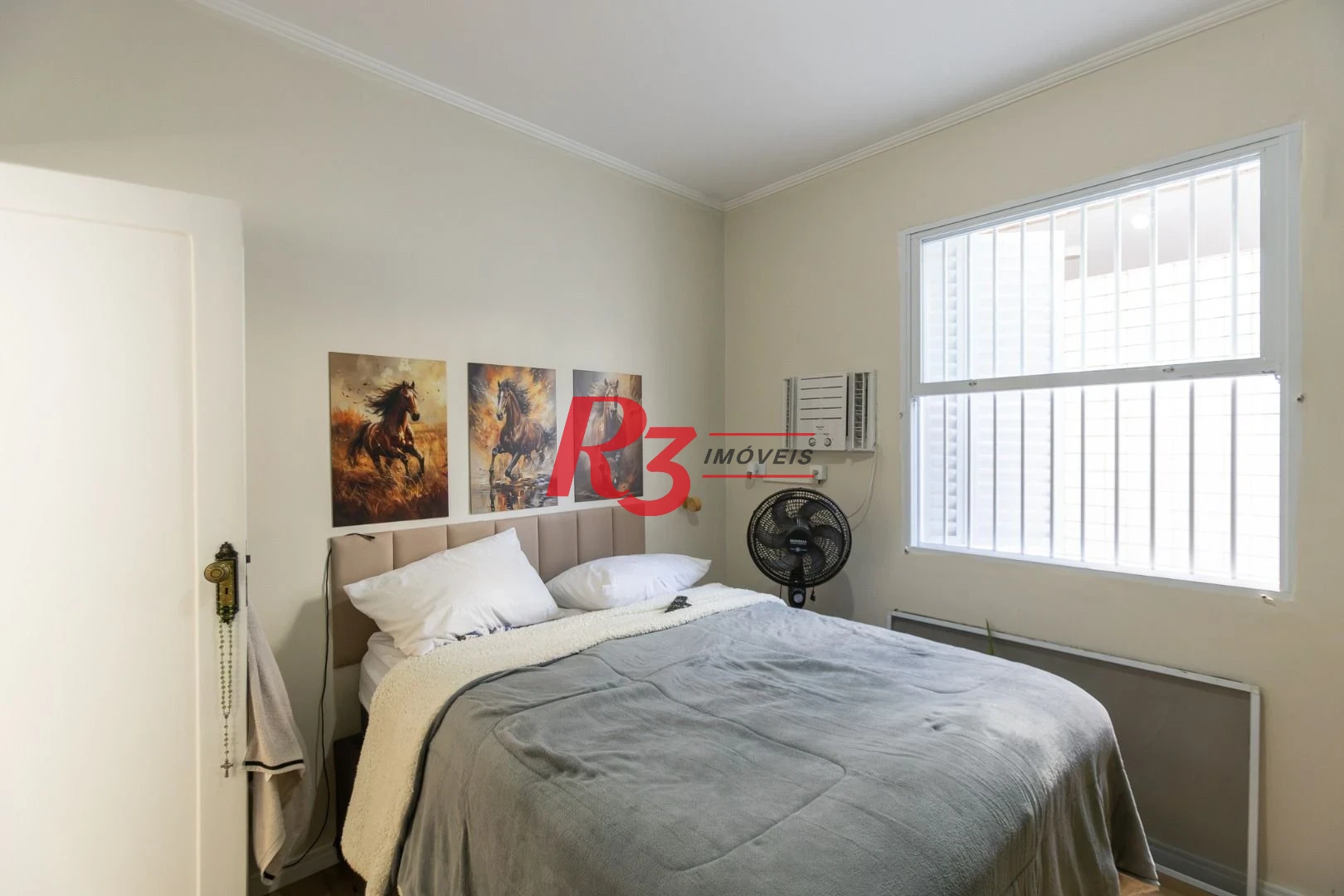 Apartamento com 2 dormitórios à venda, 67 m² por R$ 470.000,00 - Gonzaga - Santos/SP