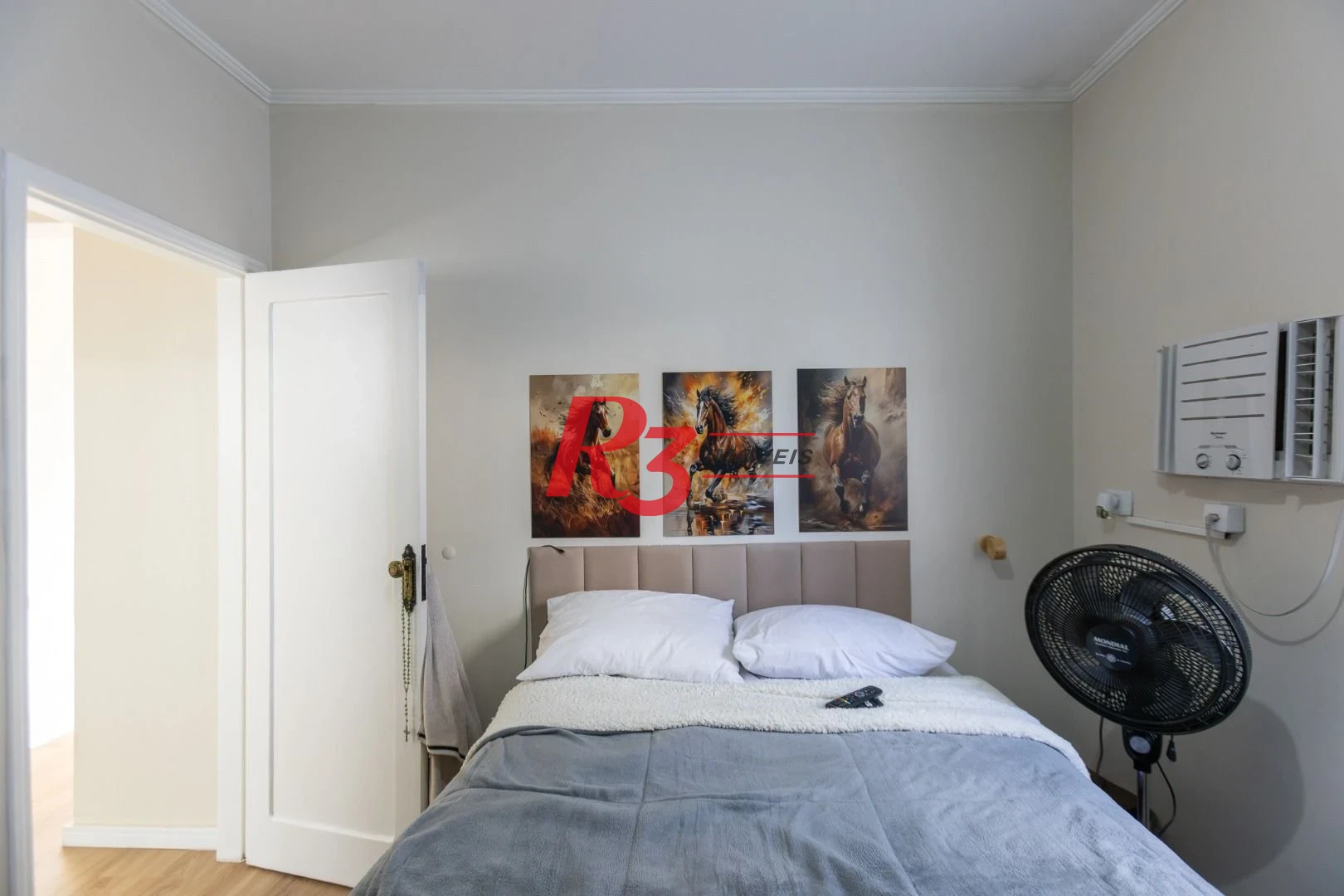 Apartamento com 2 dormitórios à venda, 67 m² por R$ 470.000,00 - Gonzaga - Santos/SP