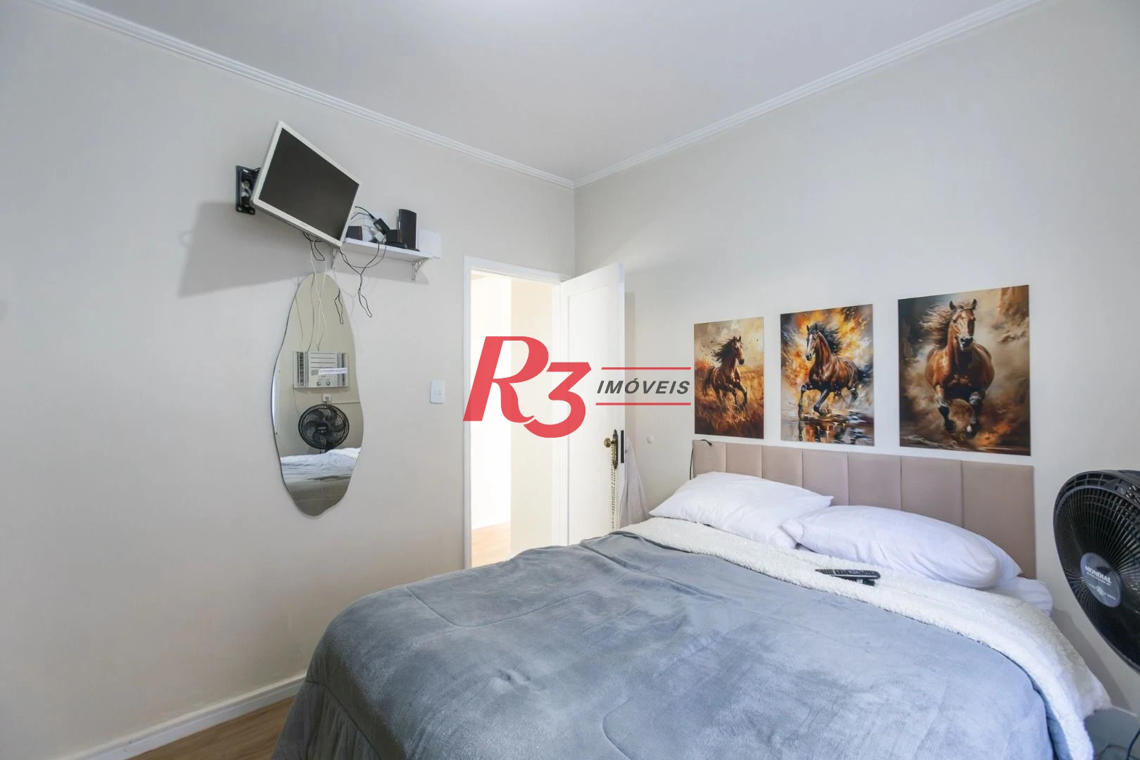 Apartamento com 2 dormitórios à venda, 67 m² por R$ 470.000,00 - Gonzaga - Santos/SP