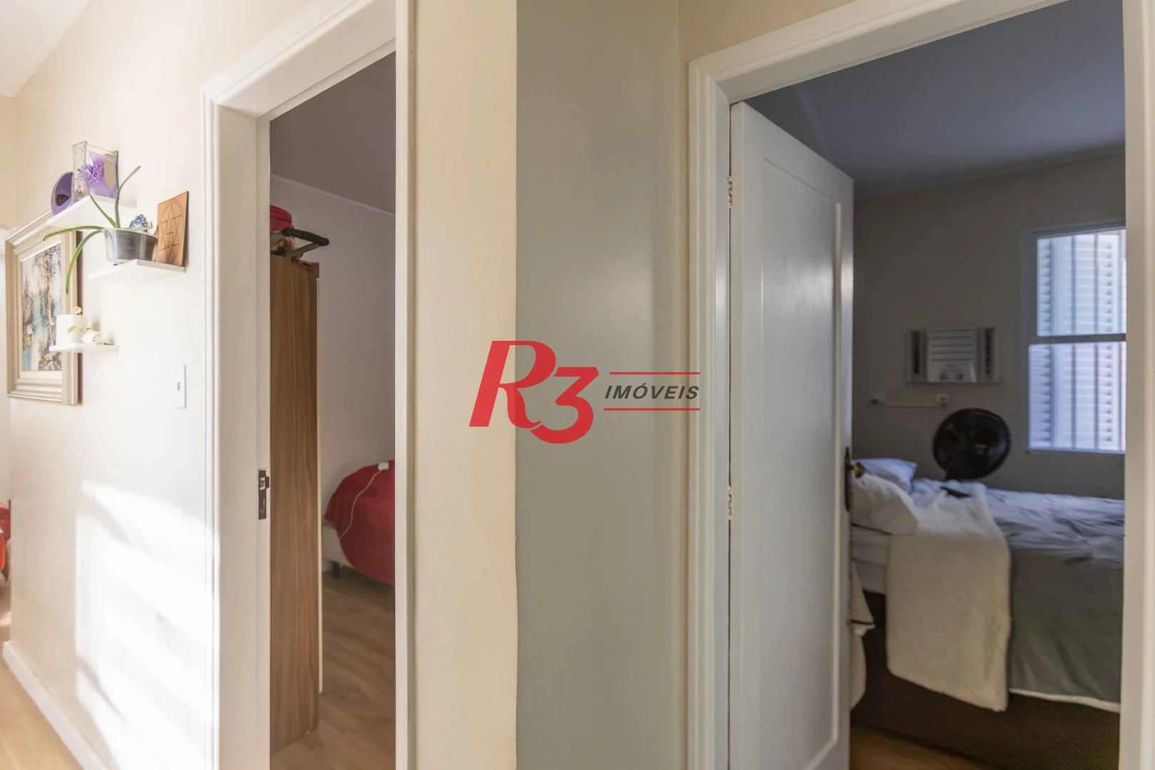 Apartamento com 2 dormitórios à venda, 67 m² por R$ 470.000,00 - Gonzaga - Santos/SP