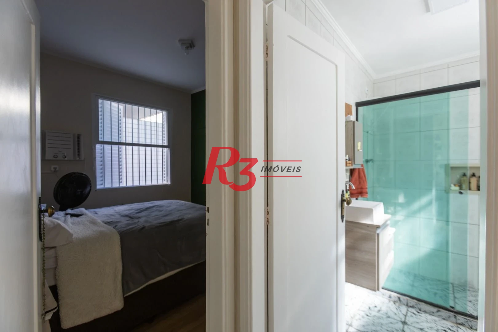 Apartamento com 2 dormitórios à venda, 67 m² por R$ 470.000,00 - Gonzaga - Santos/SP