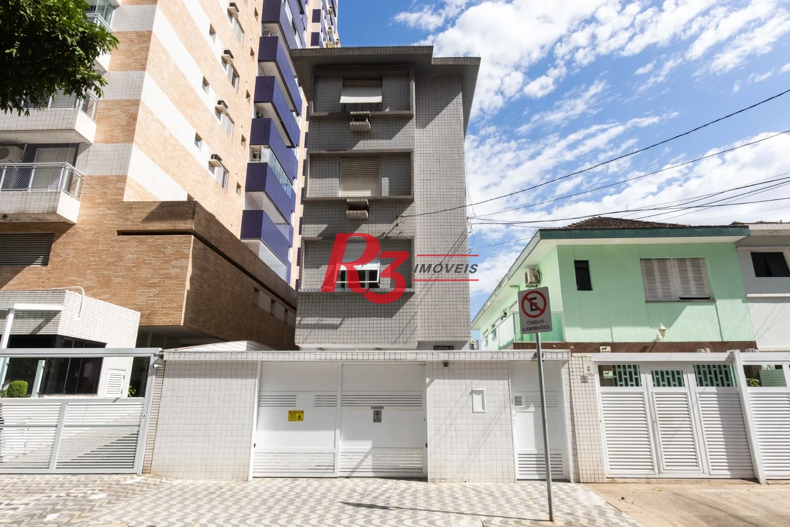Apartamento com 2 dormitórios à venda, 67 m² por R$ 470.000,00 - Gonzaga - Santos/SP