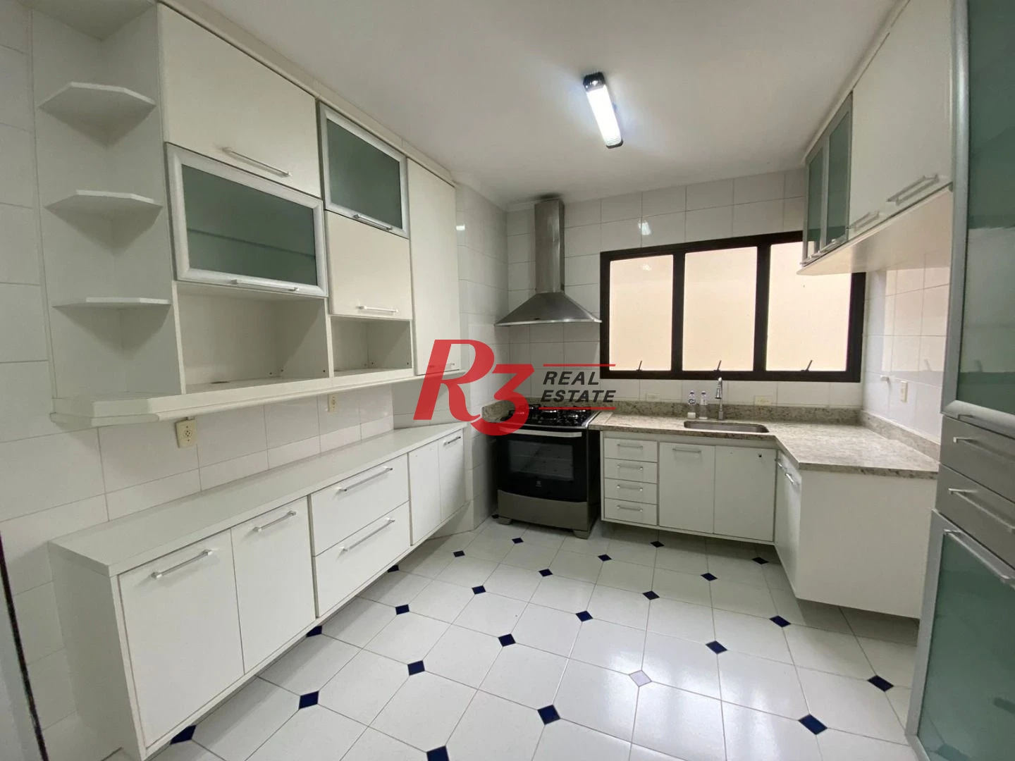 Apartamento com 3 dormitórios para alugar, 179 m² por R$ 11.000,02/mês - Gonzaga - Santos/SP