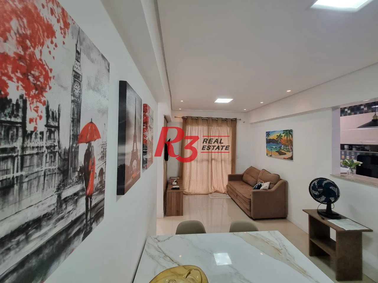 Oportunidade à venda no José Menino! Porteira fechada, 2 quartos,sacada vista livre,  1 vaga, lazer com piscina e academia, andar alto, portaria 24h!