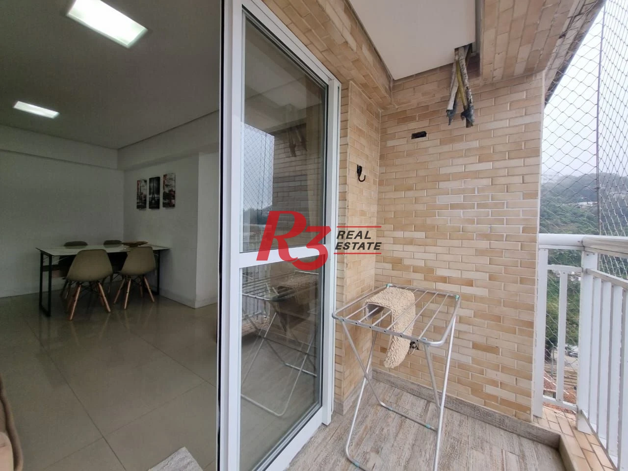 Oportunidade à venda no José Menino! Porteira fechada, 2 quartos,sacada vista livre,  1 vaga, lazer com piscina e academia, andar alto, portaria 24h!