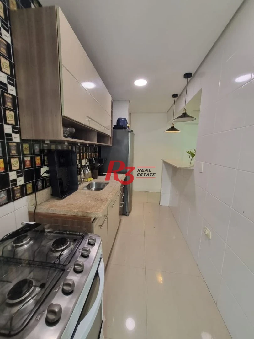 Oportunidade à venda no José Menino! Porteira fechada, 2 quartos,sacada vista livre,  1 vaga, lazer com piscina e academia, andar alto, portaria 24h!