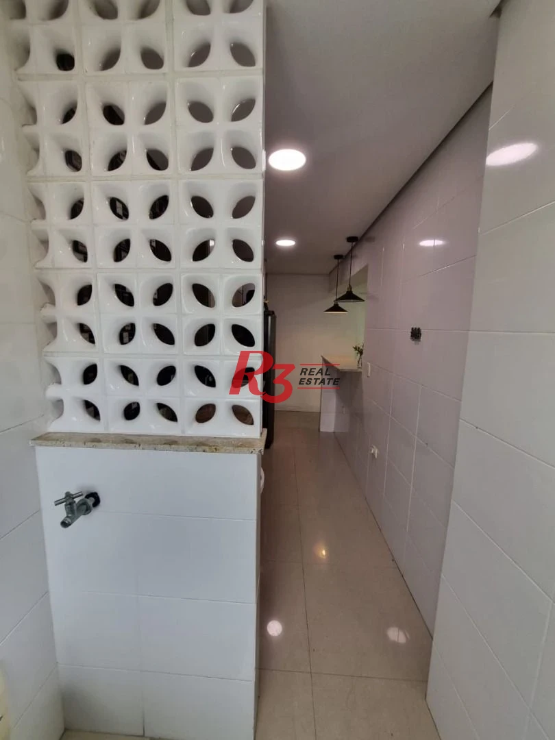 Oportunidade à venda no José Menino! Porteira fechada, 2 quartos,sacada vista livre,  1 vaga, lazer com piscina e academia, andar alto, portaria 24h!