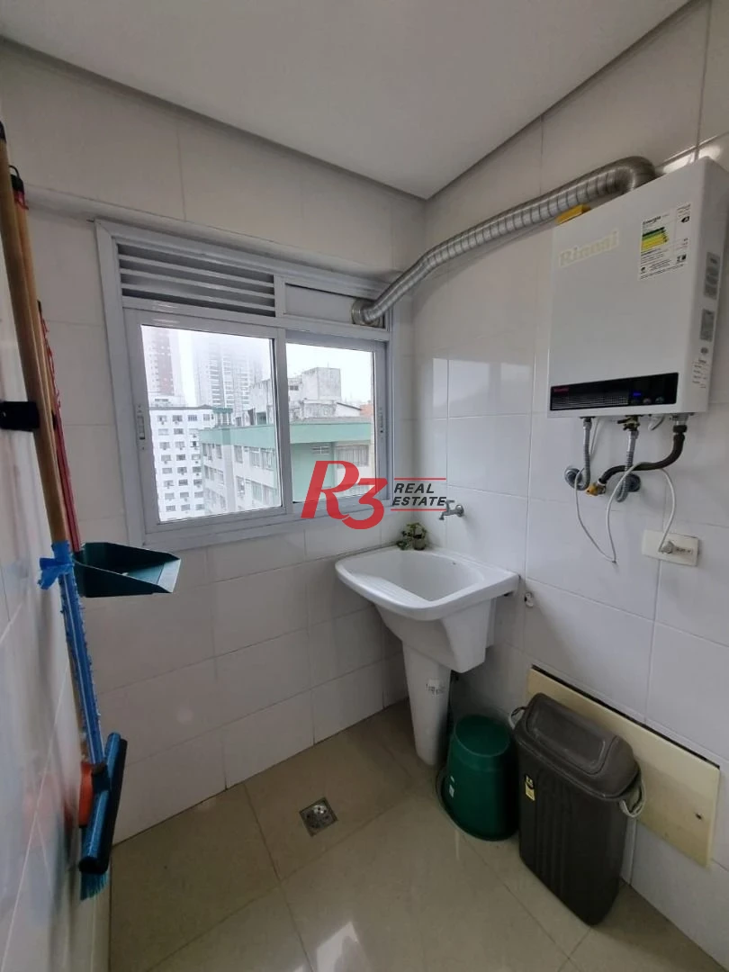 Oportunidade à venda no José Menino! Porteira fechada, 2 quartos,sacada vista livre,  1 vaga, lazer com piscina e academia, andar alto, portaria 24h!
