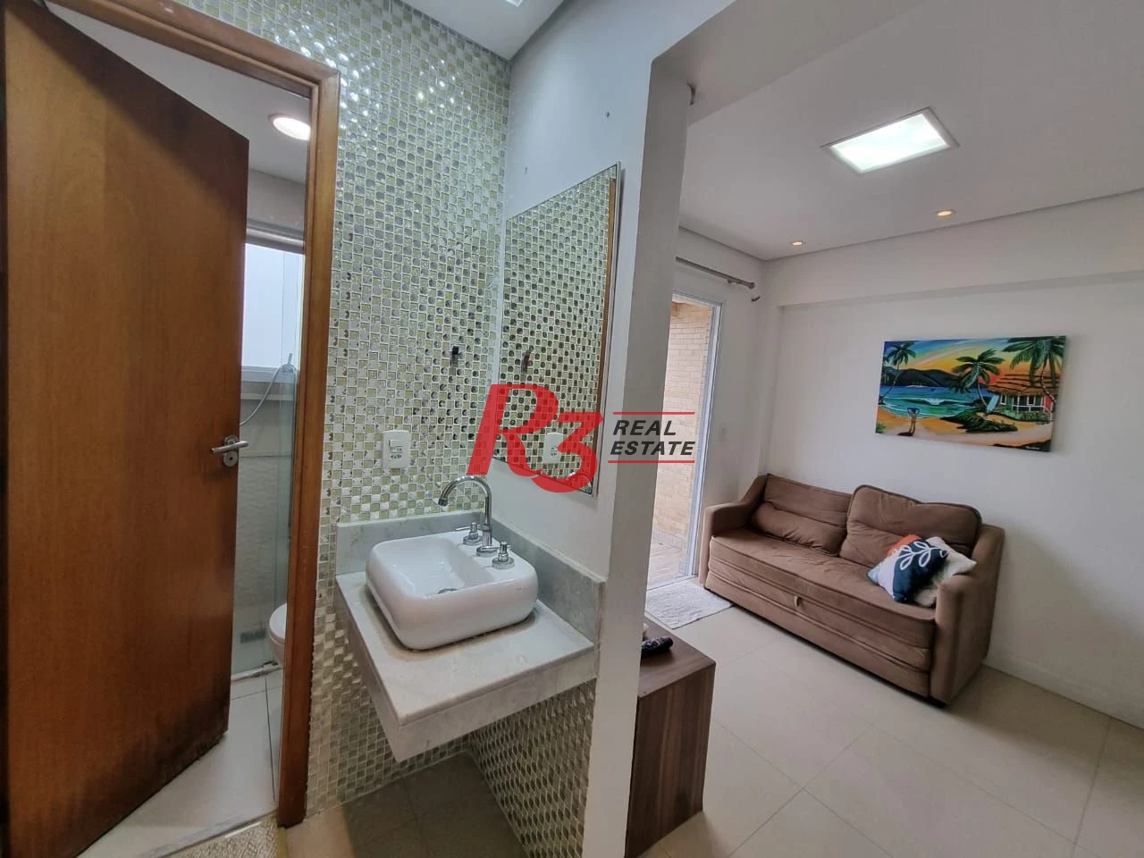 Oportunidade à venda no José Menino! Porteira fechada, 2 quartos,sacada vista livre,  1 vaga, lazer com piscina e academia, andar alto, portaria 24h!