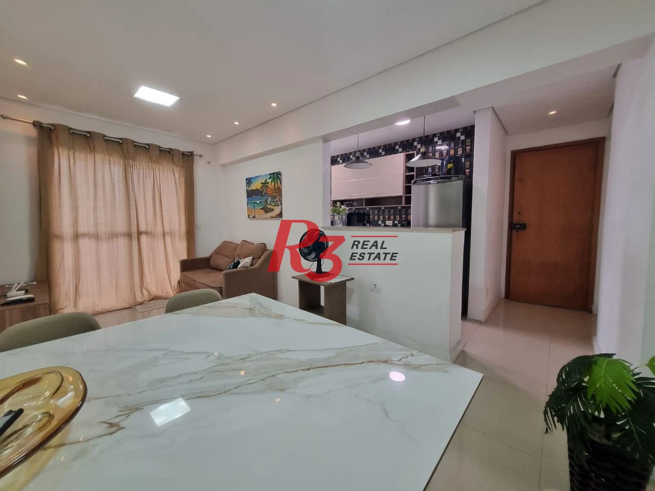 Oportunidade à venda no José Menino! Porteira fechada, 2 quartos,sacada vista livre,  1 vaga, lazer com piscina e academia, andar alto, portaria 24h!