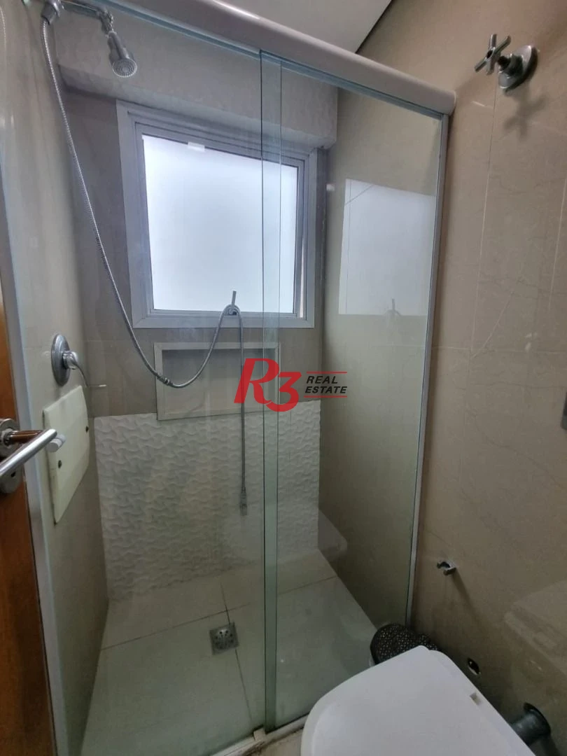 Oportunidade à venda no José Menino! Porteira fechada, 2 quartos,sacada vista livre,  1 vaga, lazer com piscina e academia, andar alto, portaria 24h!