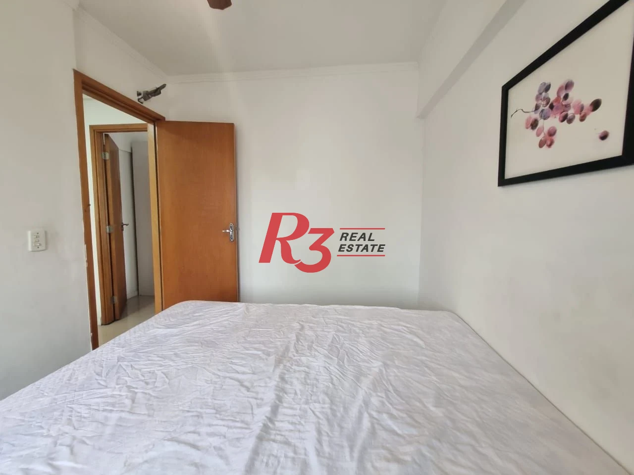 Oportunidade à venda no José Menino! Porteira fechada, 2 quartos,sacada vista livre,  1 vaga, lazer com piscina e academia, andar alto, portaria 24h!