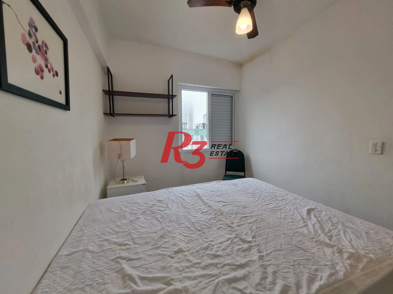 Oportunidade à venda no José Menino! Porteira fechada, 2 quartos,sacada vista livre,  1 vaga, lazer com piscina e academia, andar alto, portaria 24h!