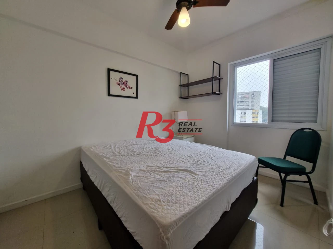 Oportunidade à venda no José Menino! Porteira fechada, 2 quartos,sacada vista livre,  1 vaga, lazer com piscina e academia, andar alto, portaria 24h!