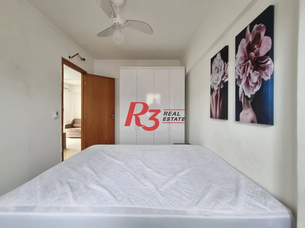 Oportunidade à venda no José Menino! Porteira fechada, 2 quartos,sacada vista livre,  1 vaga, lazer com piscina e academia, andar alto, portaria 24h!