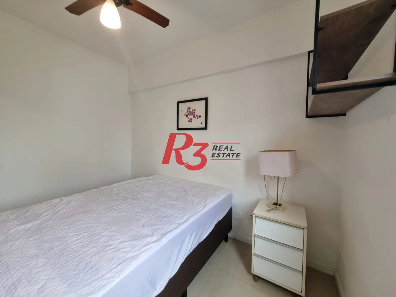 Oportunidade à venda no José Menino! Porteira fechada, 2 quartos,sacada vista livre,  1 vaga, lazer com piscina e academia, andar alto, portaria 24h!