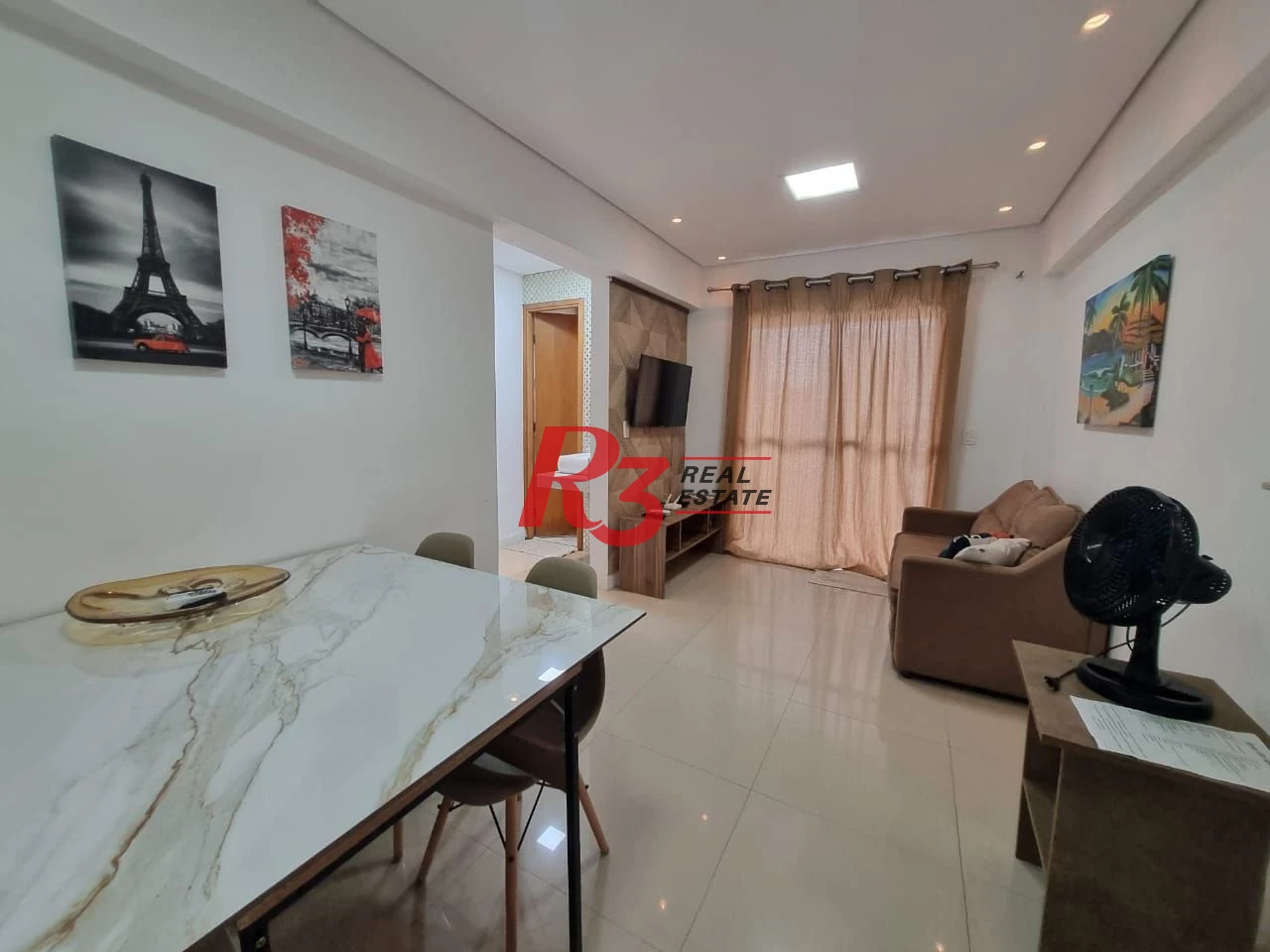 Oportunidade à venda no José Menino! Porteira fechada, 2 quartos,sacada vista livre,  1 vaga, lazer com piscina e academia, andar alto, portaria 24h!