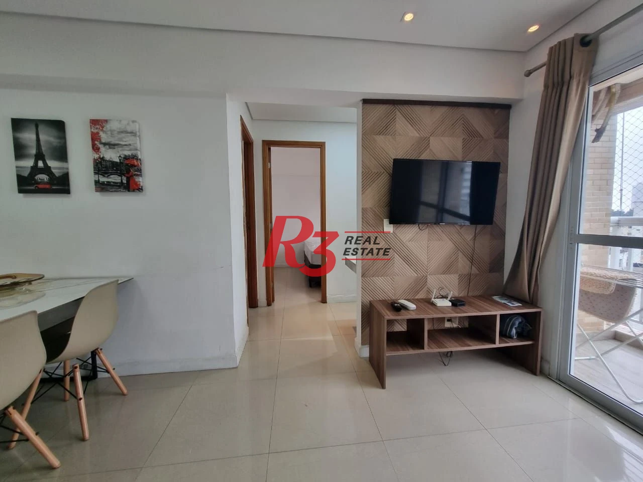 Oportunidade à venda no José Menino! Porteira fechada, 2 quartos,sacada vista livre,  1 vaga, lazer com piscina e academia, andar alto, portaria 24h!