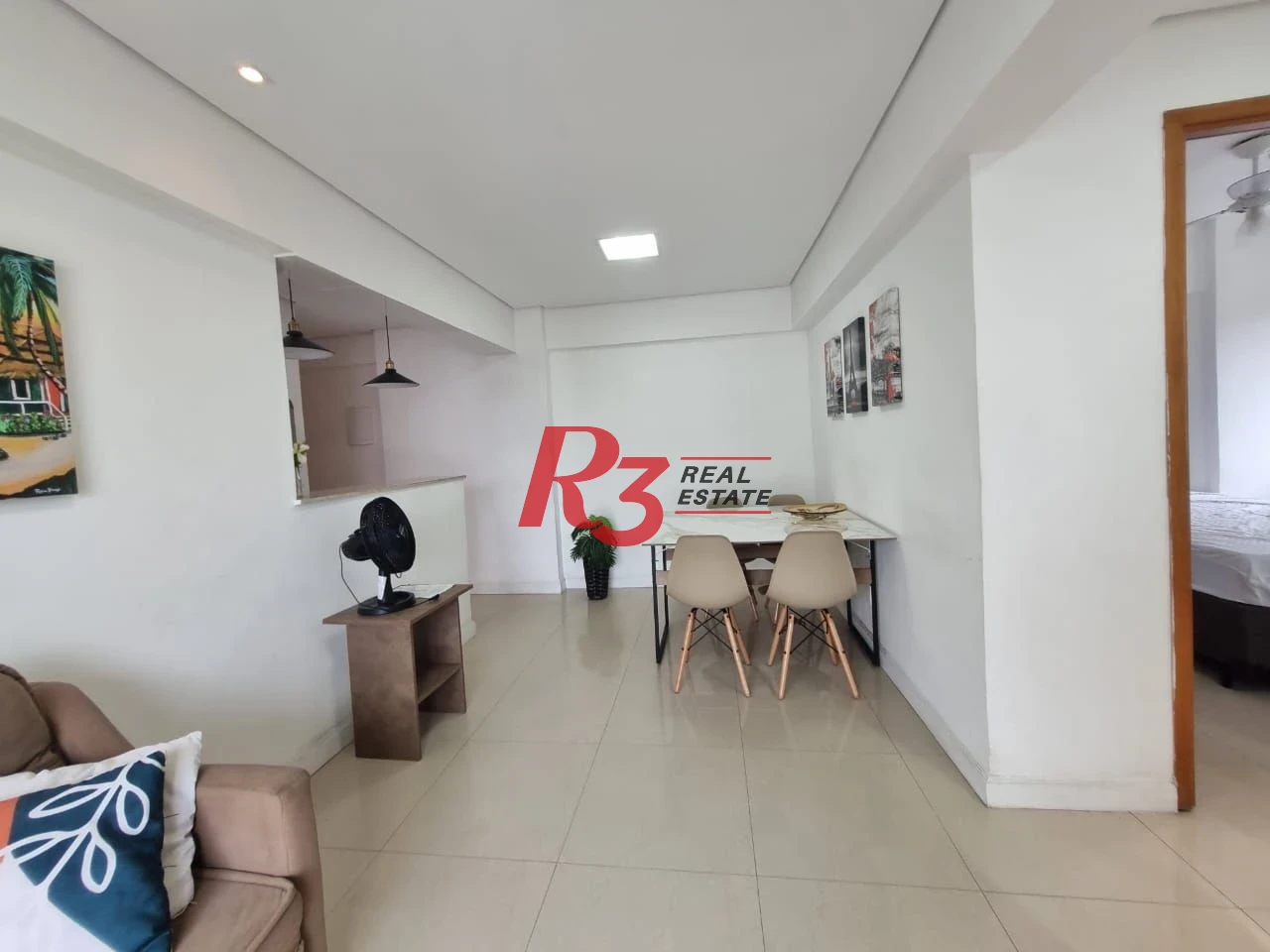 Oportunidade à venda no José Menino! Porteira fechada, 2 quartos,sacada vista livre,  1 vaga, lazer com piscina e academia, andar alto, portaria 24h!