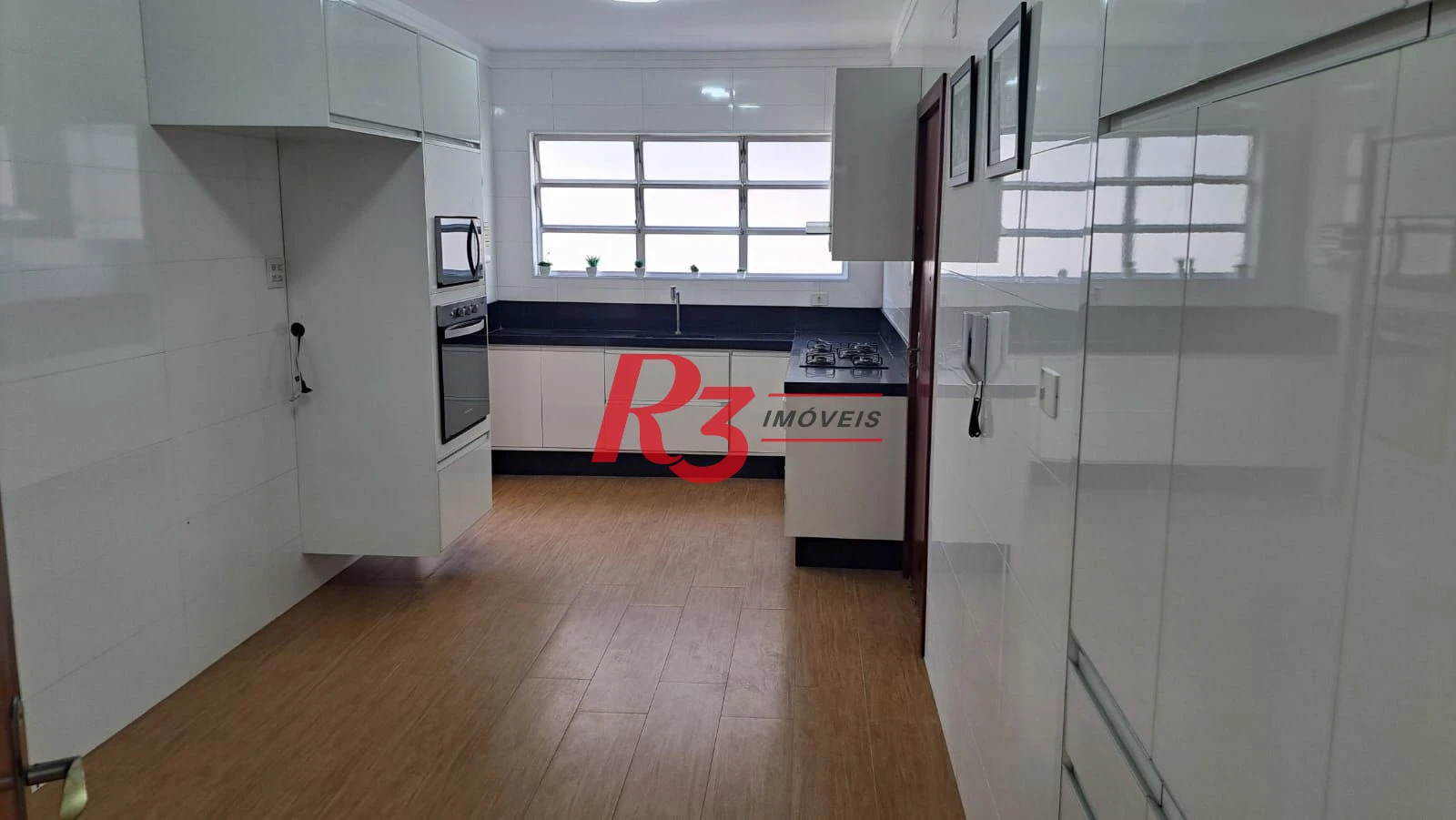 Apartamento com 3 dormitórios à venda, 184 m² por R$ 980.000,00 - Gonzaga - Santos/SP