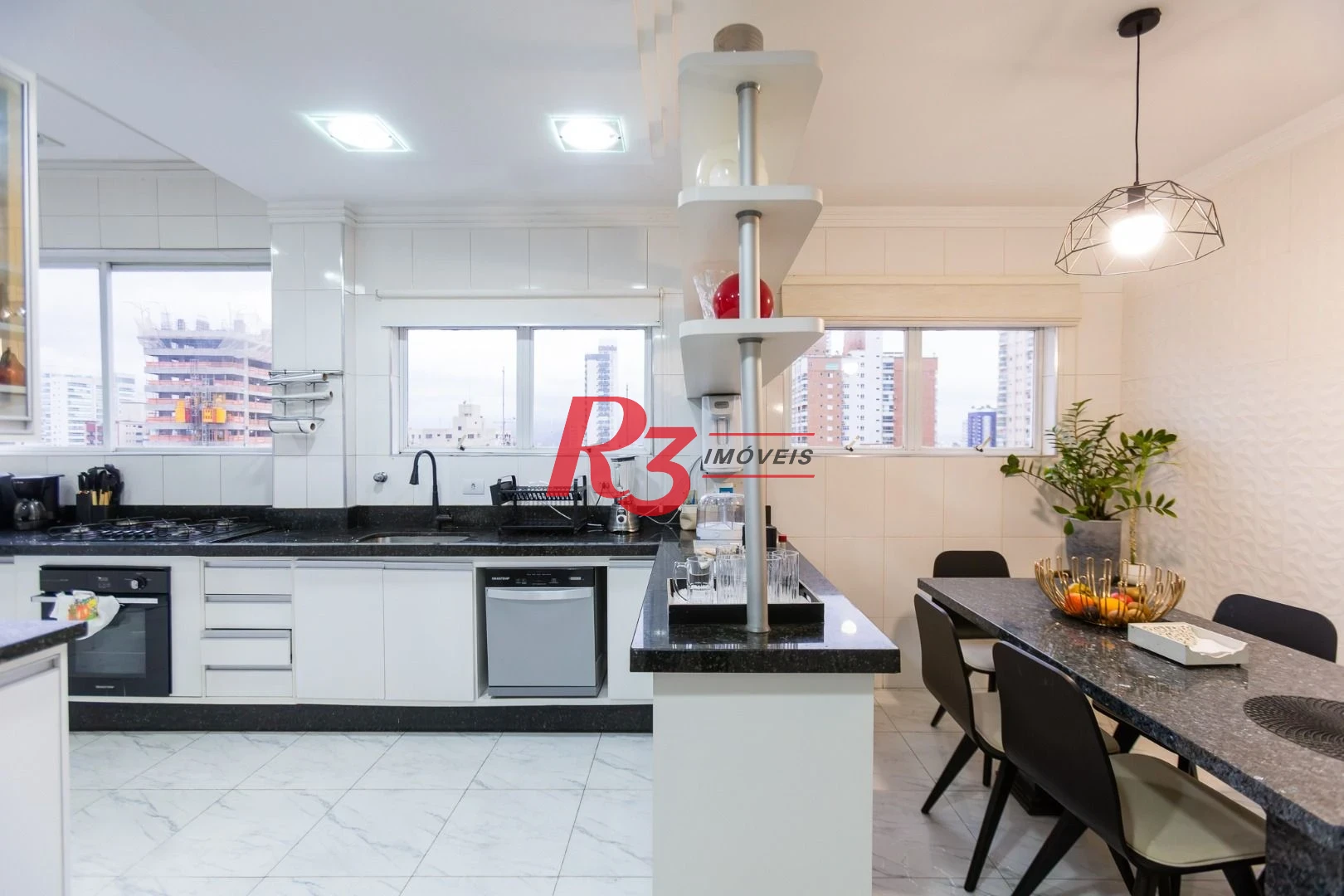 Apartamento com 3 dormitórios à venda, 210 m² por R$ 1.915.000,00 - Embaré - Santos/SP