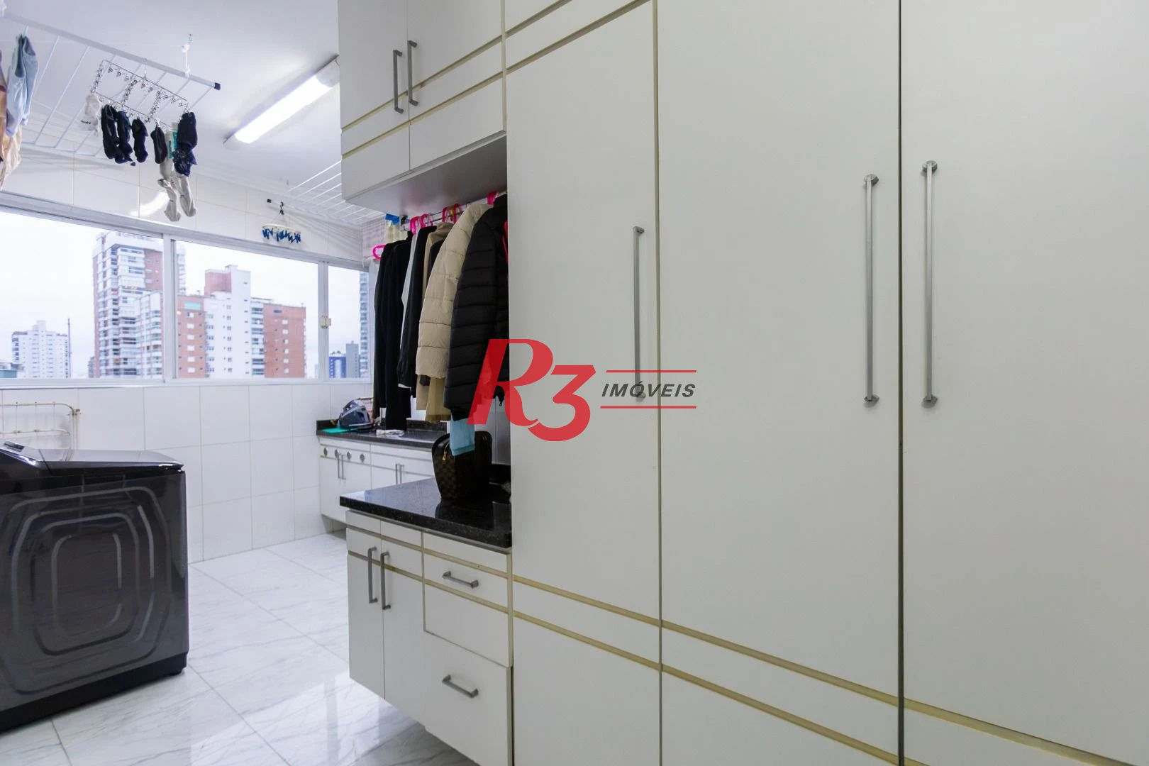 Apartamento com 3 dormitórios à venda, 210 m² por R$ 1.915.000,00 - Embaré - Santos/SP