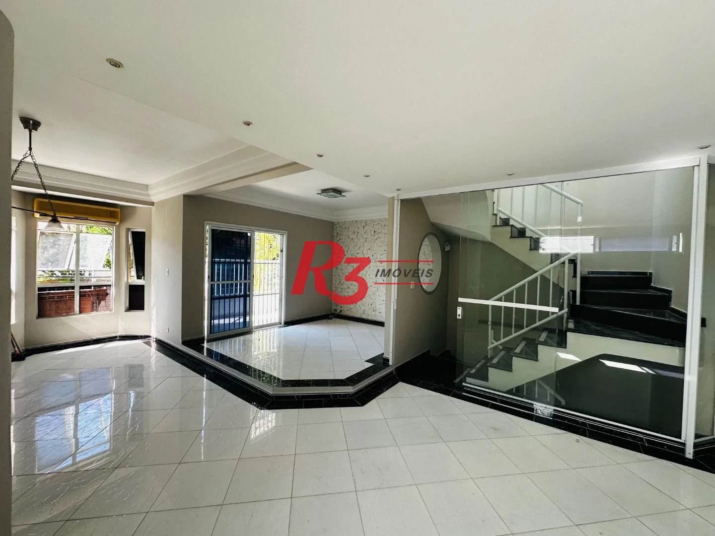 Casa com 5 dormitórios à venda, 400 m² por R$ 1.800.000,00 - Boqueirão - Santos/SP