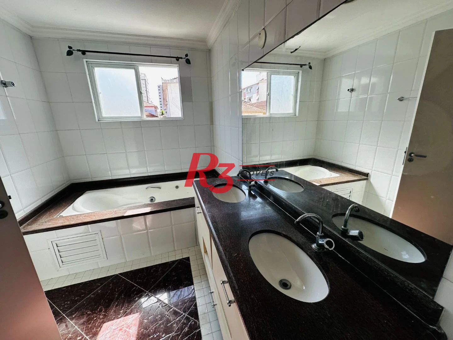 Casa com 5 dormitórios à venda, 400 m² por R$ 1.800.000,00 - Boqueirão - Santos/SP