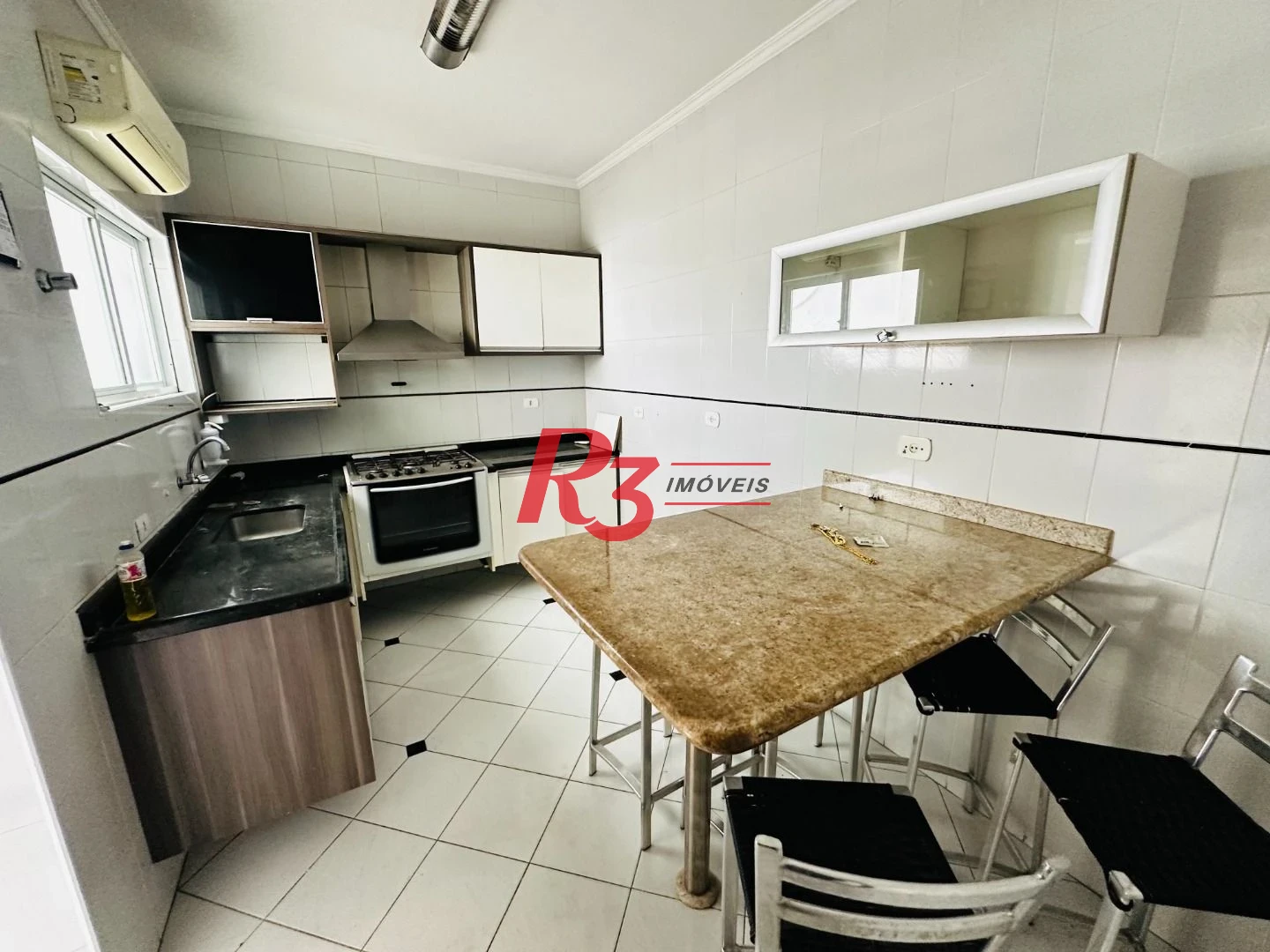 Casa com 5 dormitórios à venda, 400 m² por R$ 1.800.000,00 - Boqueirão - Santos/SP