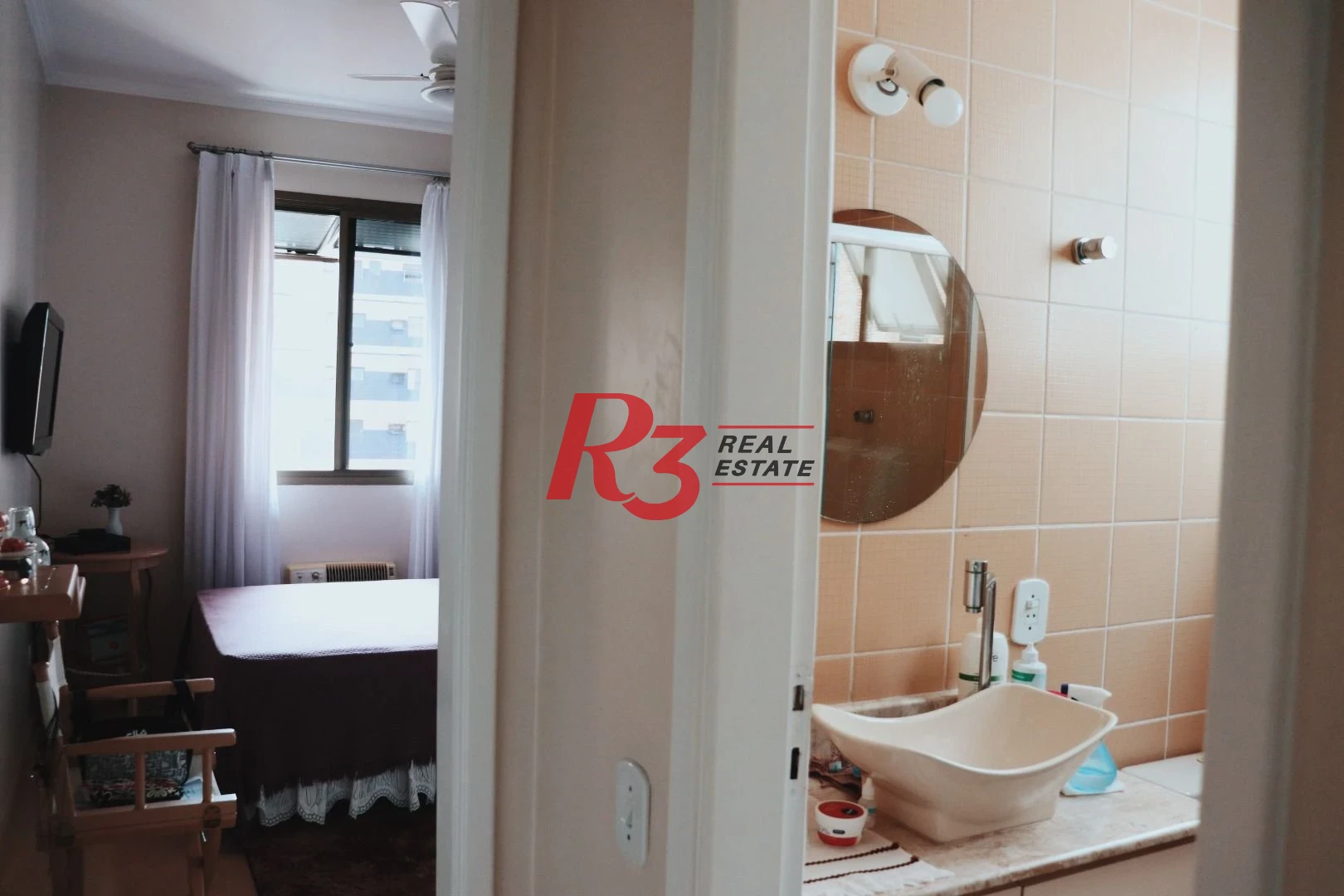 Apartamento com 2 dormitórios à venda, 58 m² por R$ 360.000,00 - Centro - São Vicente/SP