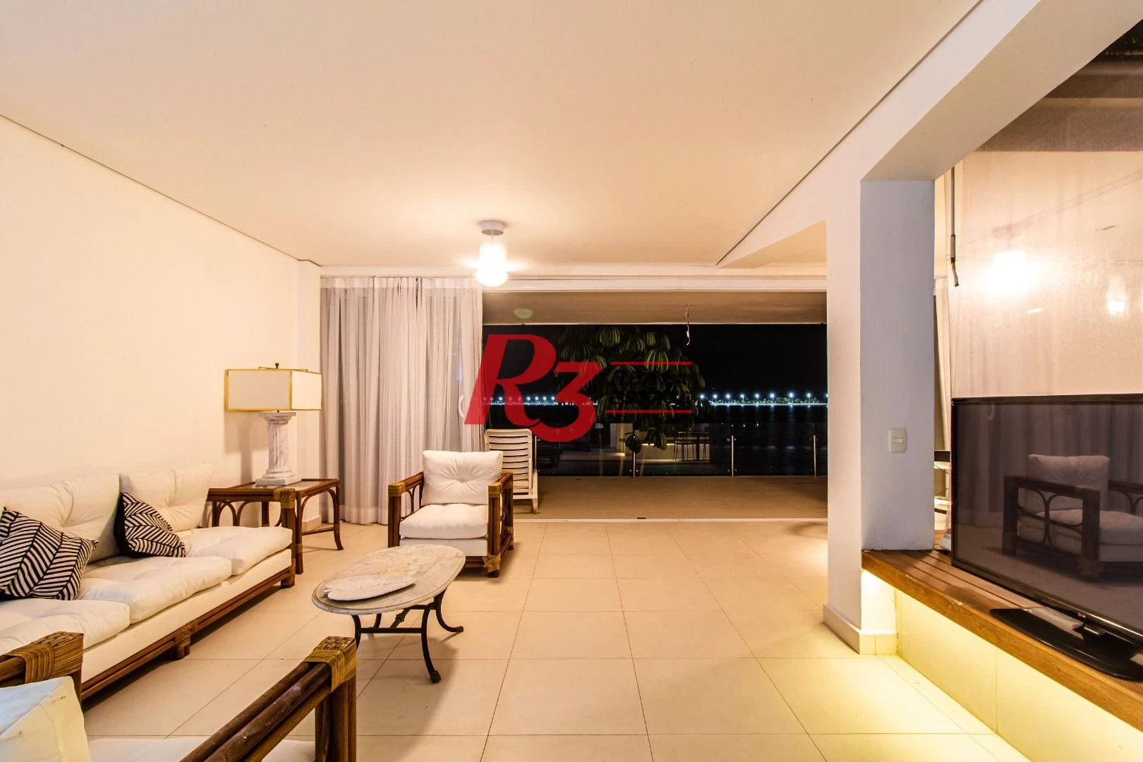 Apartamento Duplex para alugar, 292 m² por R$ 27.360,61/mês - Loteamento João Batista Julião - Guarujá/SP