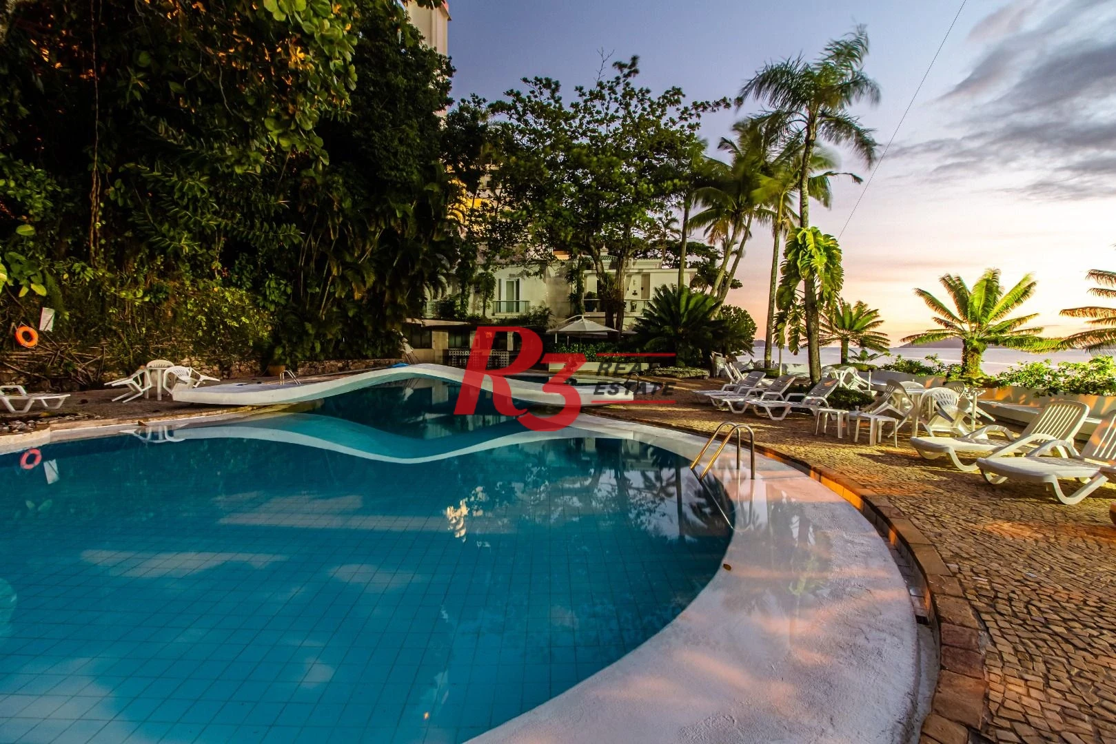 Apartamento Duplex para alugar, 292 m² por R$ 27.360,61/mês - Loteamento João Batista Julião - Guarujá/SP