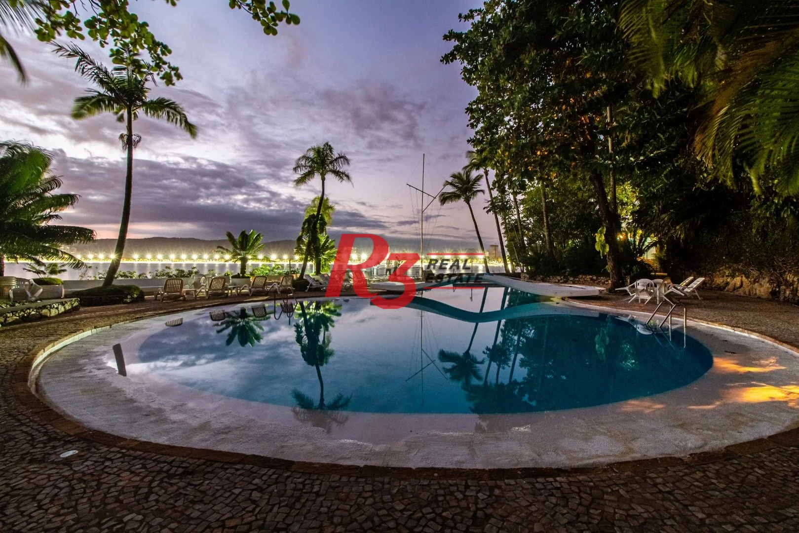 Apartamento Duplex para alugar, 292 m² por R$ 27.360,61/mês - Loteamento João Batista Julião - Guarujá/SP