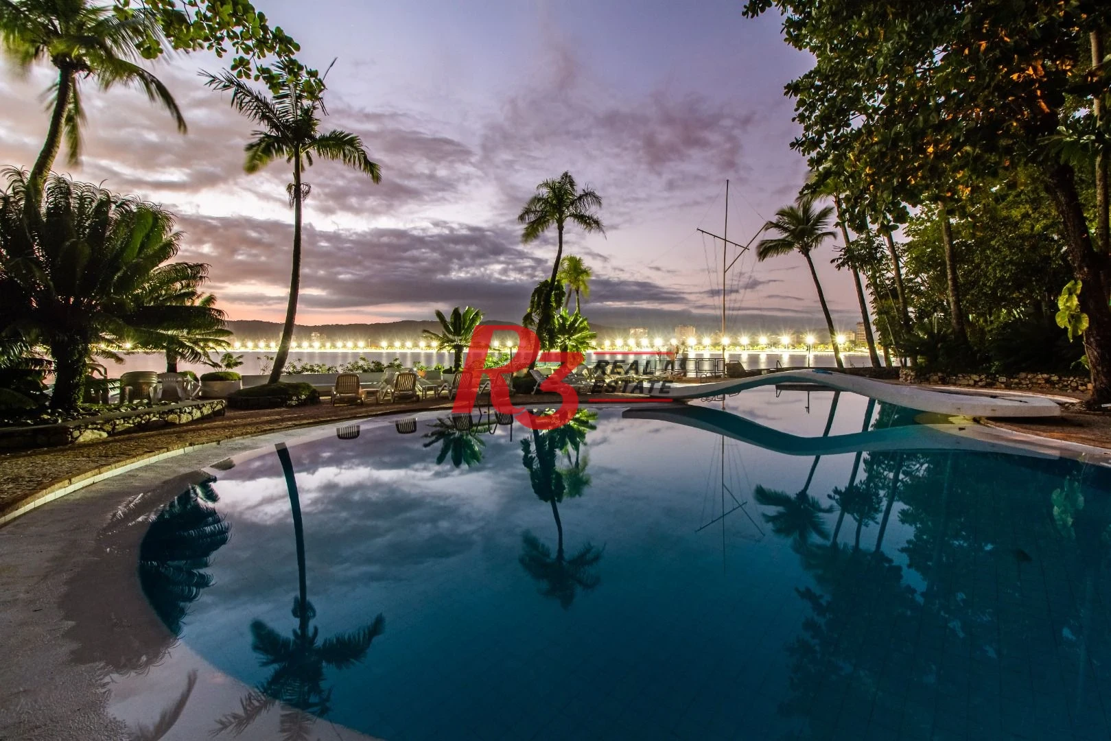 Apartamento Duplex para alugar, 292 m² por R$ 27.360,61/mês - Loteamento João Batista Julião - Guarujá/SP