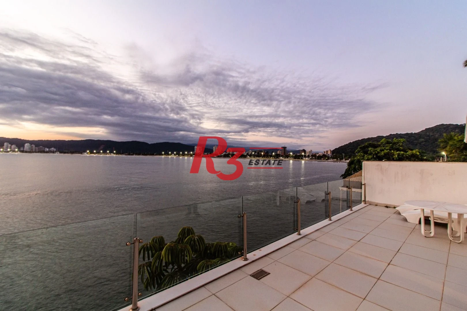 Apartamento Duplex para alugar, 292 m² por R$ 27.360,61/mês - Loteamento João Batista Julião - Guarujá/SP