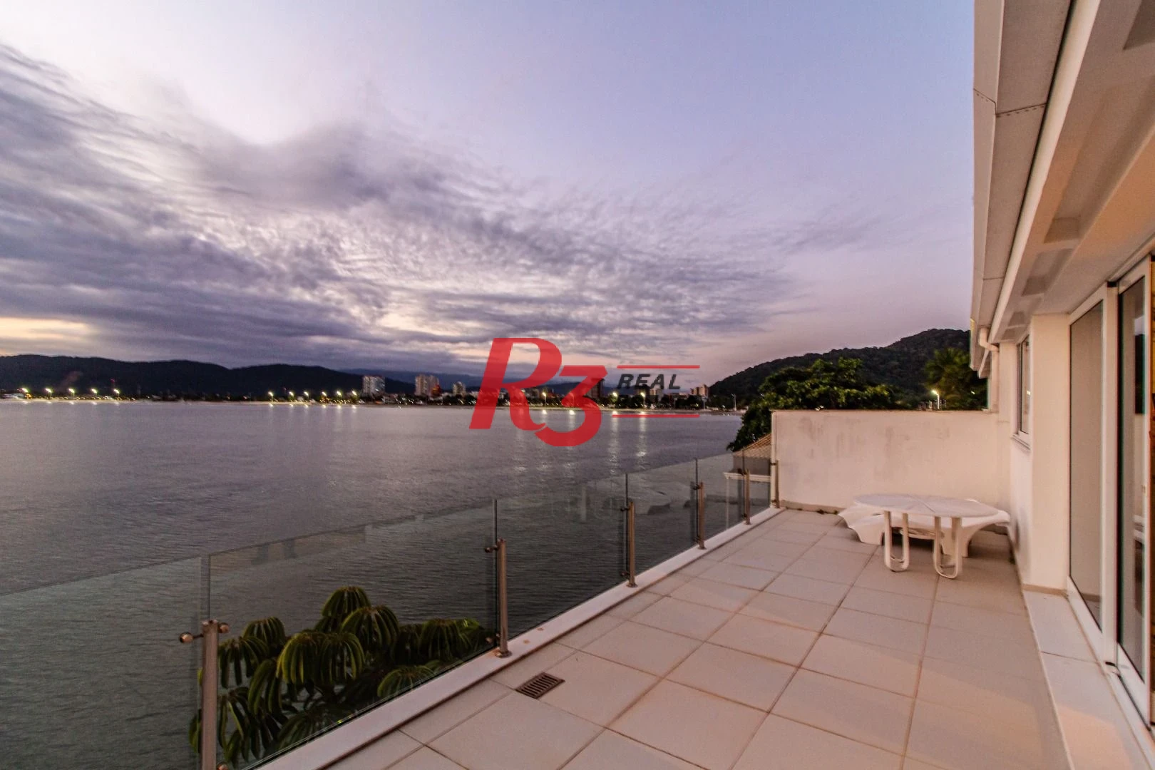 Apartamento Duplex para alugar, 292 m² por R$ 27.360,61/mês - Loteamento João Batista Julião - Guarujá/SP