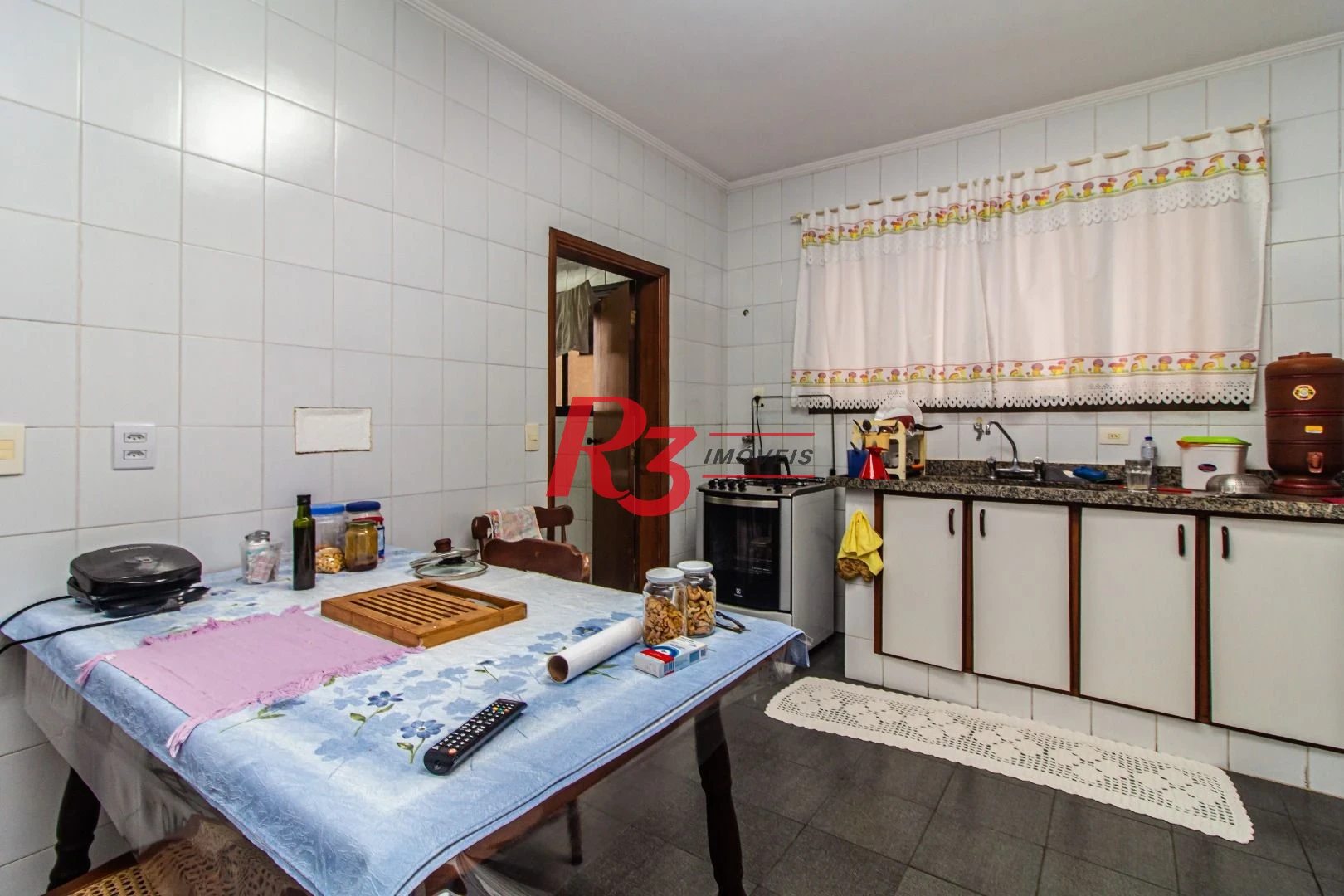 LINDO, REFORMADO E AMPLO AP. À VENDA NA PONTA DA PRAIA ! 162 M², 3 DORMS, 2 VAGAS, VISTA MAR !! OPORTUNIDADE !!!