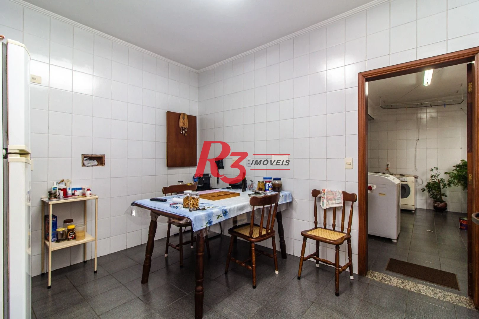LINDO, REFORMADO E AMPLO AP. À VENDA NA PONTA DA PRAIA ! 162 M², 3 DORMS, 2 VAGAS, VISTA MAR !! OPORTUNIDADE !!!