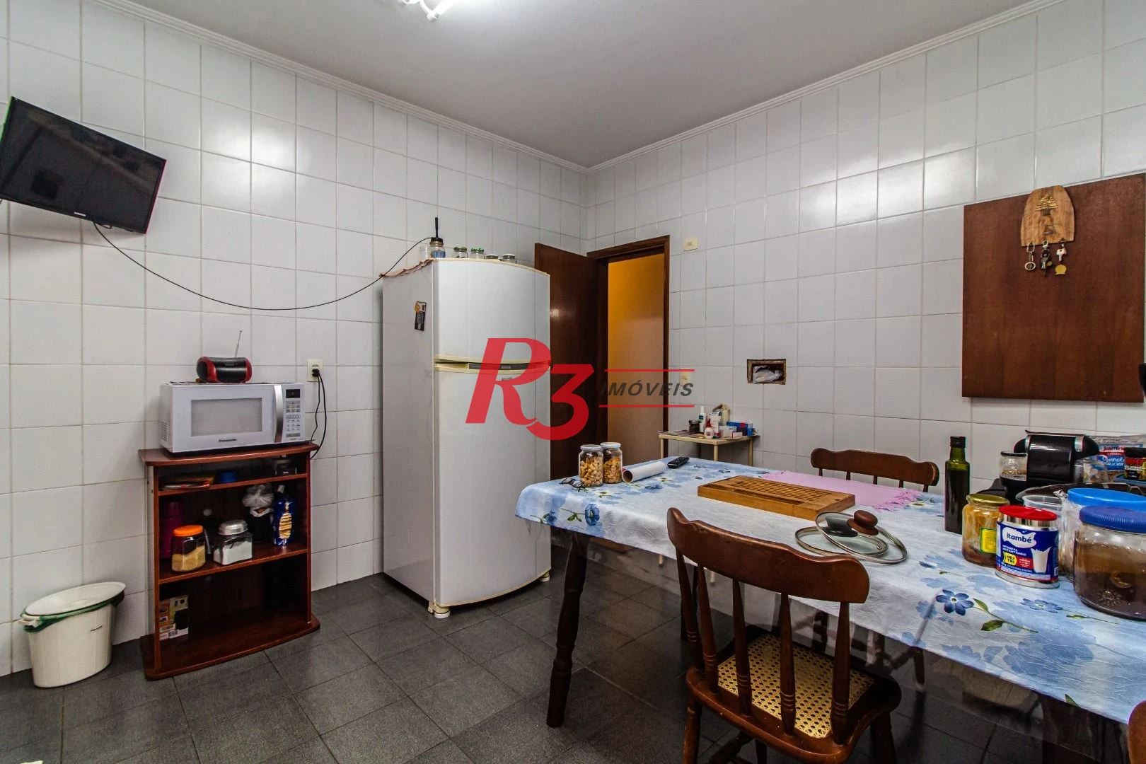 LINDO, REFORMADO E AMPLO AP. À VENDA NA PONTA DA PRAIA ! 162 M², 3 DORMS, 2 VAGAS, VISTA MAR !! OPORTUNIDADE !!!